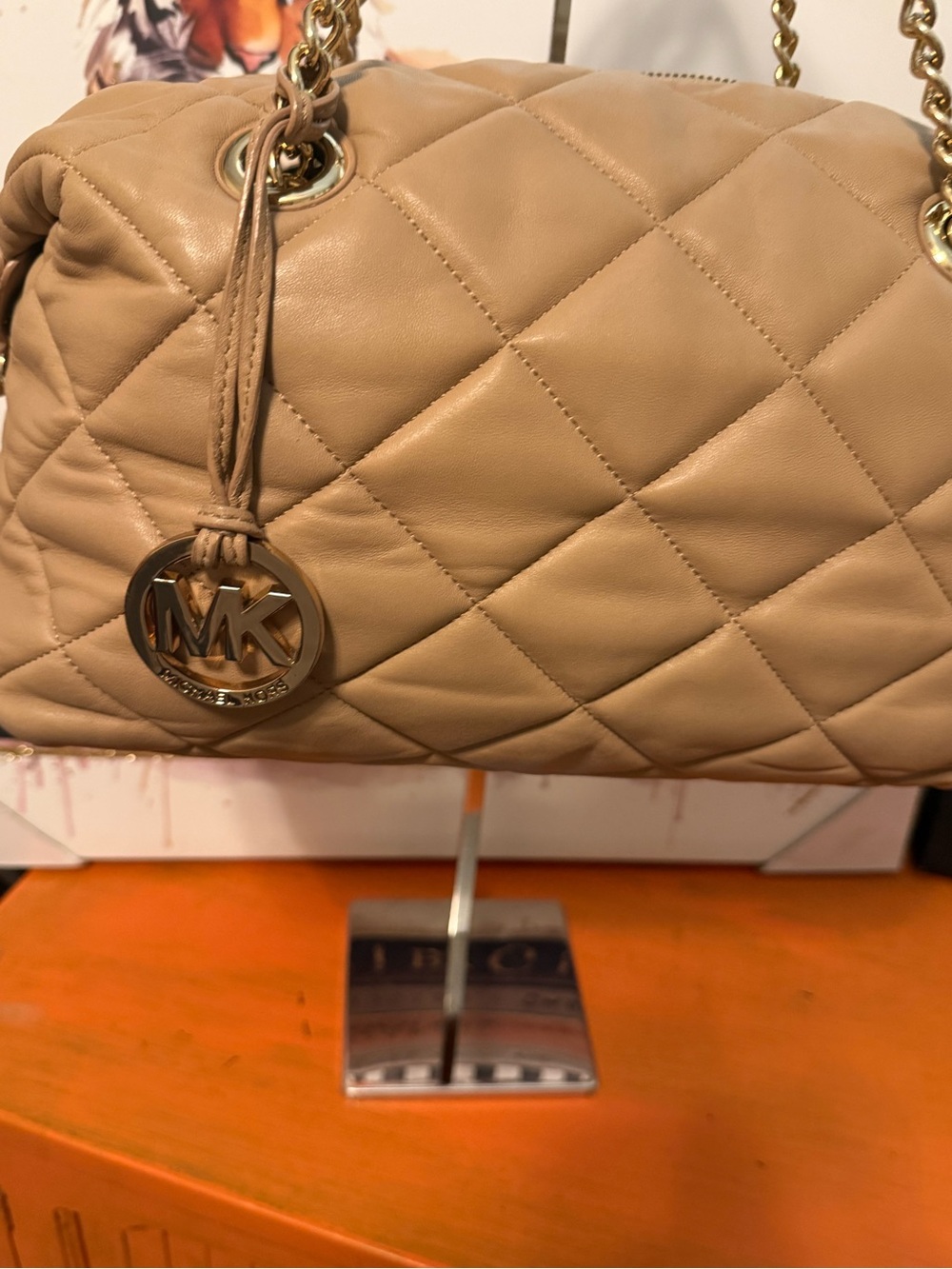 Michael Kors Quilted Beige Leather Shoulder Bag with Gold Hardware VGUC - Picture 3 of 13